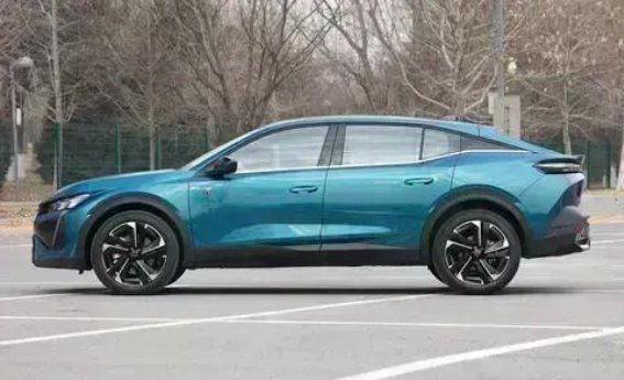 标致408X：跨界潮流与科技感并存的年轻座驾