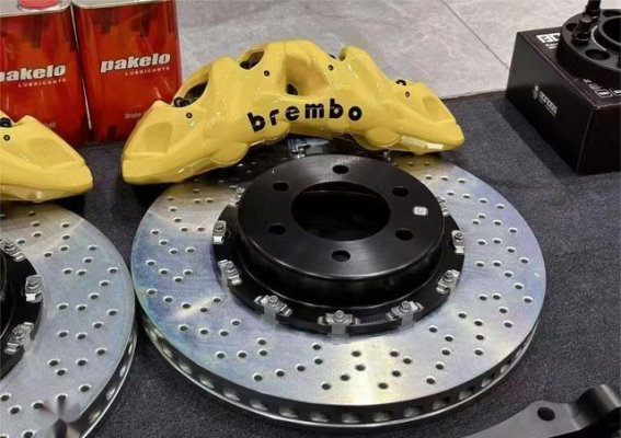 大连雷克萨斯LX570前轮布雷博8活塞刹车升级全解析