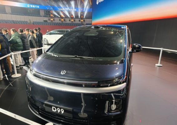 零跑D99近距离实拍：旗舰MPV的豪华与智慧兼备