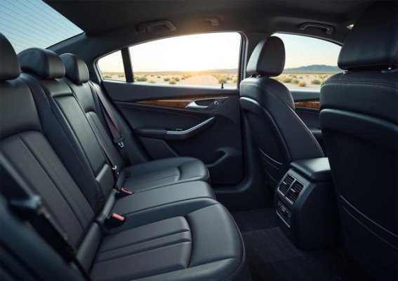 新能源车后排空间大揭秘 座椅放倒后的隐藏妙用