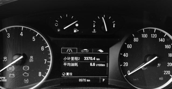 原地怠速的隐形油耗，一小时竟能烧掉两升油