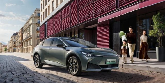 一汽丰田bZ双车焕新，9.38万元起引领合资纯电新时代