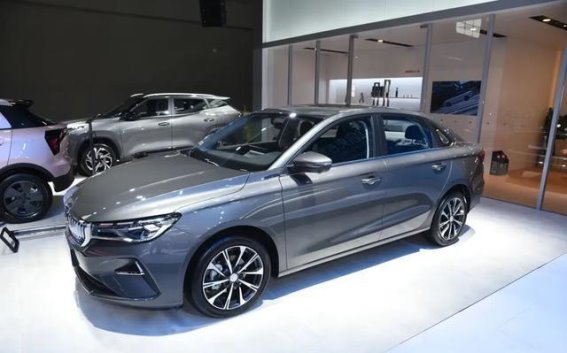 第四代帝豪全球400万纪念款上市，7.29万元打造紧凑型家轿新选择