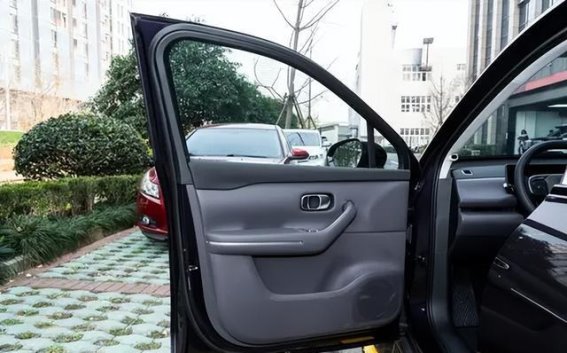 零跑C16六座新能源SUV使用体验：舒适与智能的家庭首选