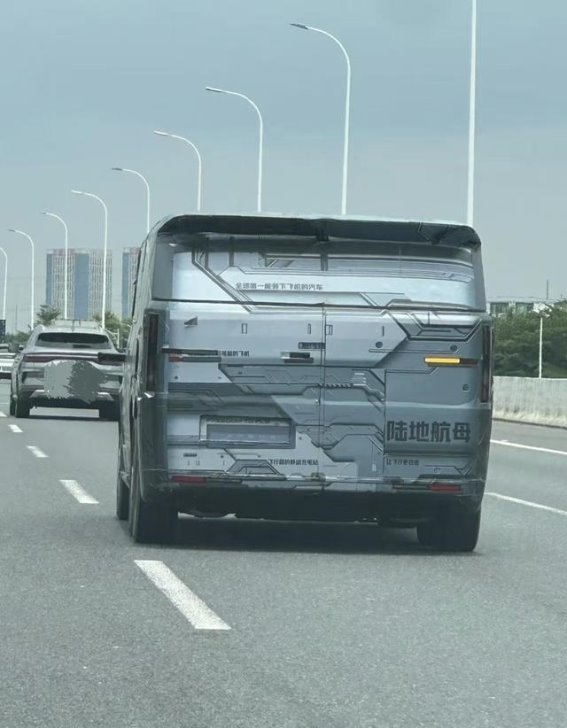 小鹏汇天陆地航母：未来出行的超级新物种