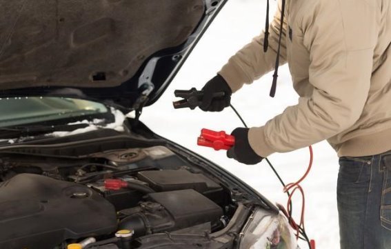 汽车久放也不怕亏电，这两个简单方法让电瓶多用好几年