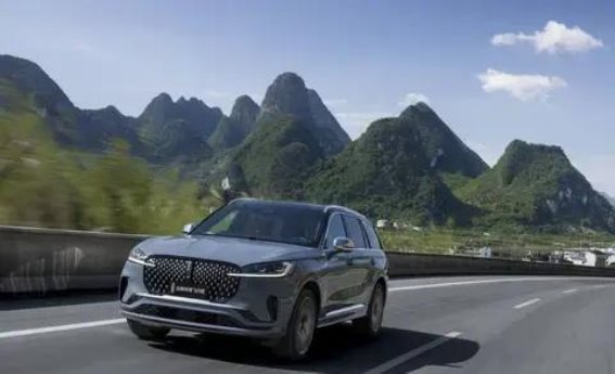 全新林肯飞行家：豪华与性能的完美演绎