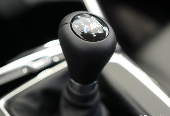 宝马为手动挡变速器带来新生命：安全与驾驶乐趣的完美平衡