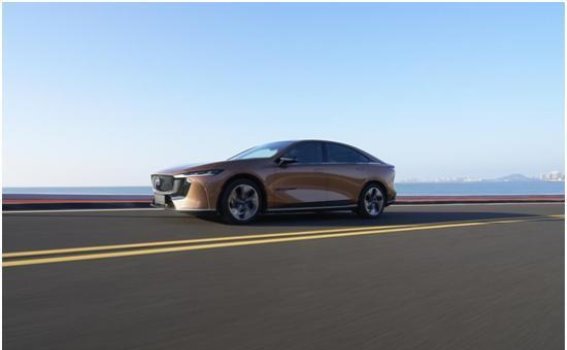 MAZDA EZ-6：新能源中型车市场的新标杆