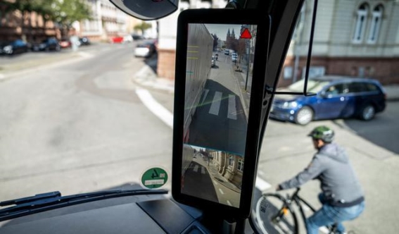 电子后视镜：卡车司机的适应与挑战