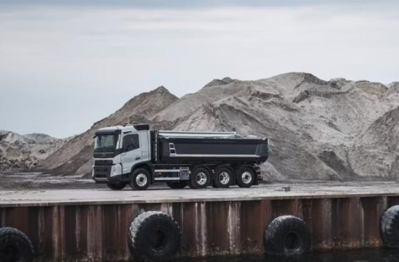 国产高端重卡为何轮胎偏磨？隐藏的技术差距大揭秘