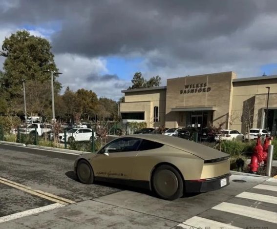 特斯拉智能辅助驾驶系统：横跨美国的技术革新与安全突破