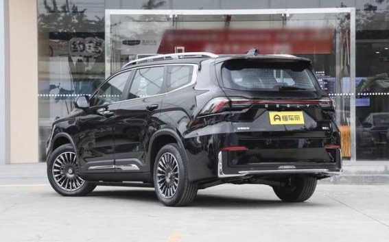 吉利豪越L：大空间与豪华配置的完美结合