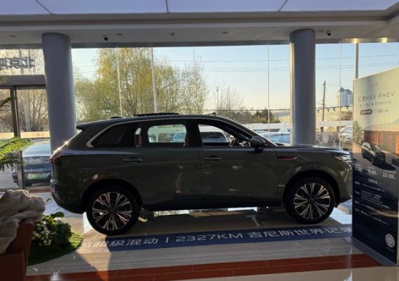 全新红旗HS6 PHEV：超越想象的长途自驾伴侣，豪华与性能兼得