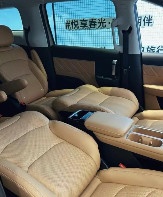 五菱星光730：务实的MPV，满足日常多样需求