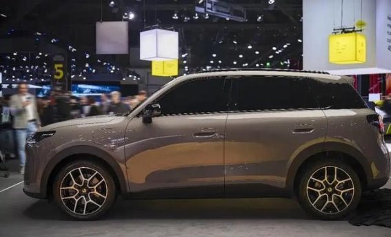 零跑A10亮相2026布鲁塞尔车展，全球市场新篇章开启