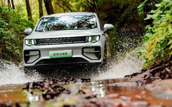 西南山地挑战：吉利雷达新能源皮卡的硬核表现
