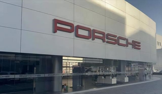 保时捷“神话”破灭：豪车市场风云变幻，谁将取而代之？