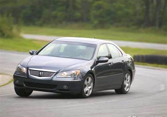 时速120猛打方向避让，真的会翻车吗？