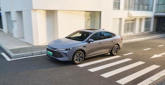 比亚迪大电池DM-i重塑插混体验，价格亲民续航加码