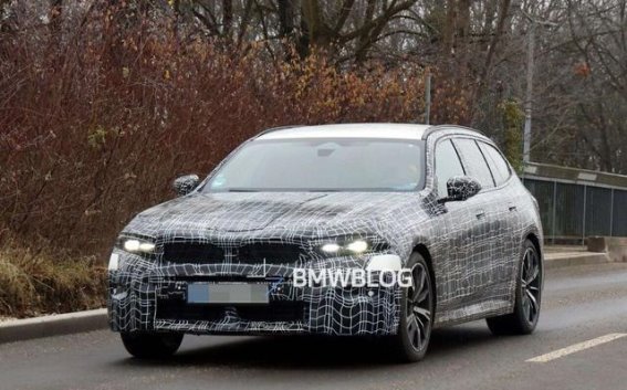 宝马5系中期改款：设计回归与动力创新并重