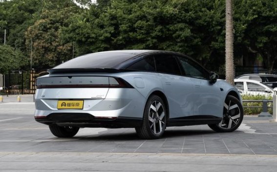 2026款小鹏P7+重磅上市，增程版车型来袭，续航与科技全面升级