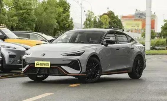 长安三代UNI-V：为年轻消费者量身定制的运动轿跑