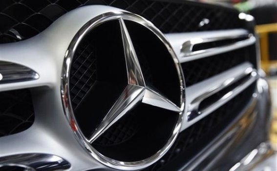 奔驰、宝马销量滑坡，新能源品牌迎风破浪