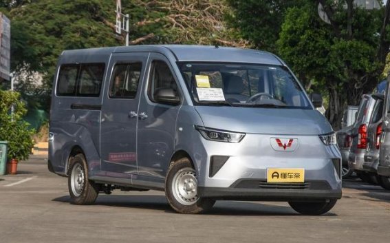 五菱扬光：5米车长搭载9座，创业好帮手