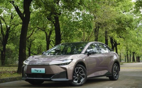 丰田B级纯电家轿深度解析：价格突围与市场需求的精准契合