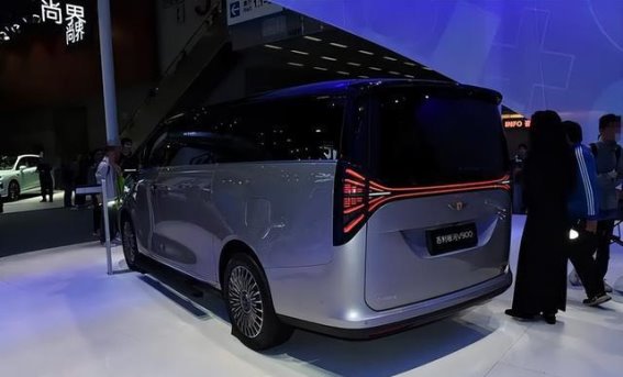 吉利银河V900：全能MPV引领智能家居出行新潮流