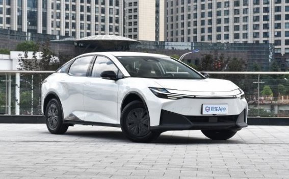 丰田bZ3优惠高达2.6万元，如何选择更具性价比？