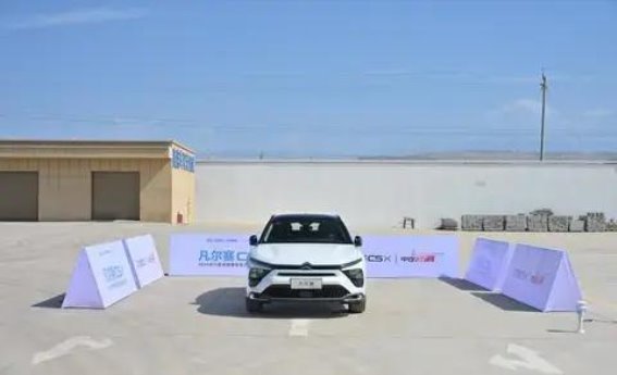 凡尔赛C5 X荣获2025中汽夏测健康与操控双安全验证证书，实力诠释法系车的安全底色