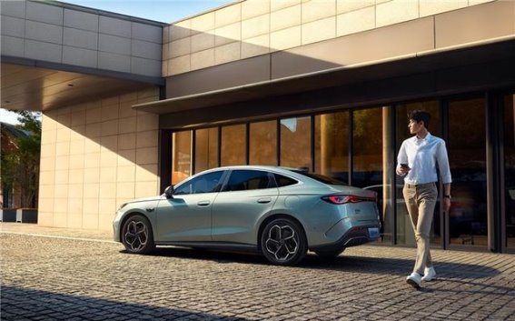 比亚迪2026款海豹长续航版：智能与舒适并行的插混家轿新标杆