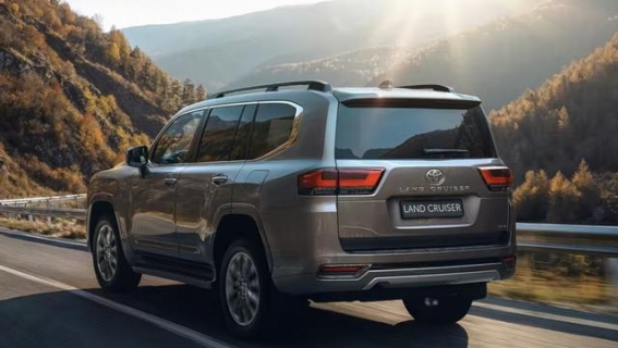 新款兰德酷路泽300 Hybrid混动版：硬派越野的全新诠释