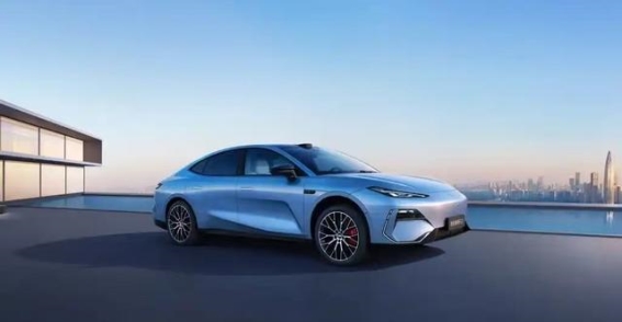 银河E8：14万级纯电全能之选，重塑出行体验