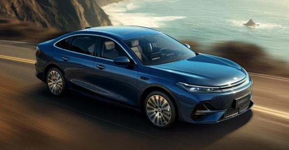 吉利银河A7：电混家轿的颠覆性之作，节能与动力完美平衡