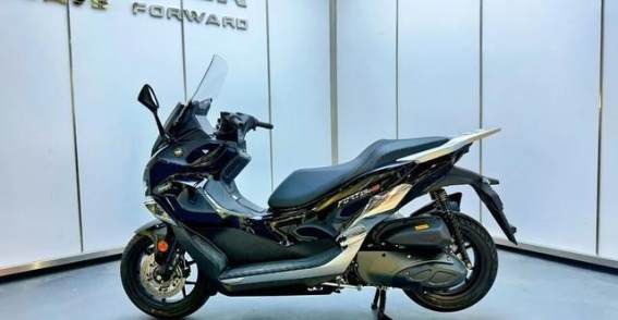 鸿350GS：国产豪华大踏板的新标杆