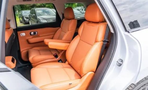 零跑C16六座SUV，家庭出行的理想选择，空间大、安全全，动力充沛