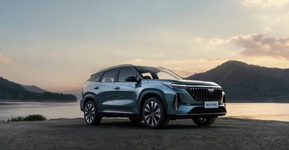 第四代博越L：智能赋能与越级性能再定义燃油SUV驾控