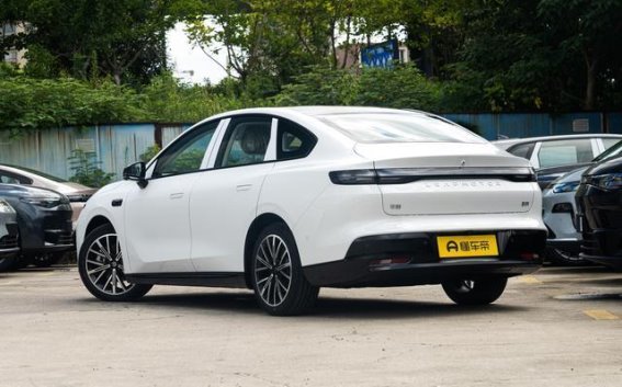 零跑B01 650激光雷达版：十万元级纯电轿车的新标杆