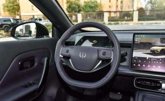 零跑Lafa5：为何年轻人纷纷为它倾心？