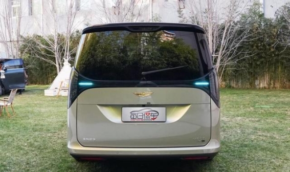 吉利银河V900：空间与动力的无缝融合，开启新能源MPV新纪元