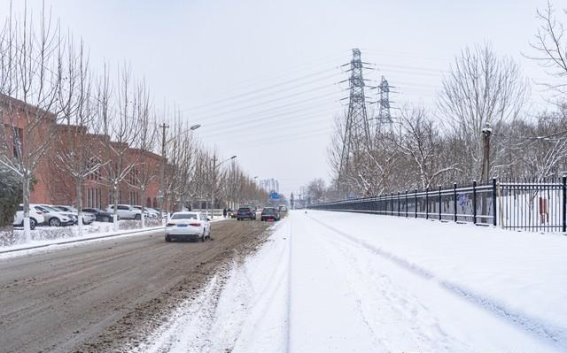 雪天驾驶全攻略：应急处理与避坑技巧，确保行车安全