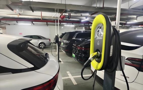 修车师傅的忠告：月薪几千别轻易跟风，老牌油车才是打工人的理智选择