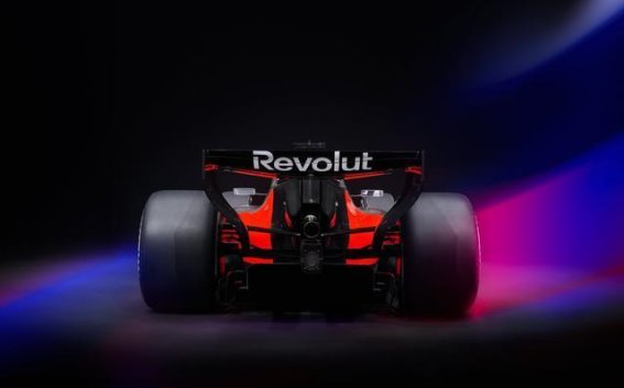 奥迪F1车队R26赛车涂装揭晓：银橙配色引领赛场风潮