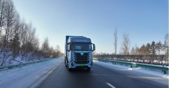 欧曼银河纯电重卡迎战寒区挑战，智暖Core采暖系统展现强大实力