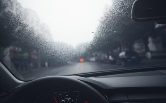 冬季车窗起雾解决方法，老司机教你如何应对