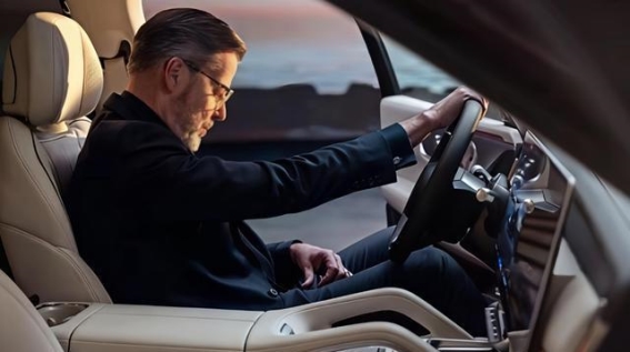 极氪8X内饰首次曝光：豪华与科技的完美融合，年轻家庭的新选择