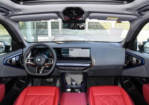 全新宝马X3长轴距版：豪华与空间的完美平衡